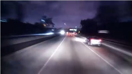 دانلود استوک فوتیج رانندگی سریع در شب