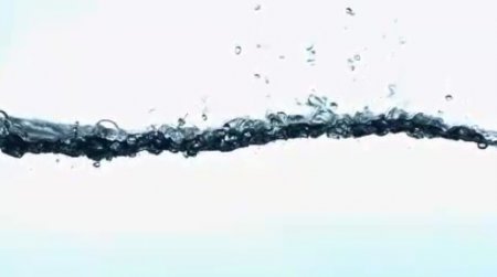 دانلود فوتیج slow motion حرکت حباب ها بر سطح موج آب