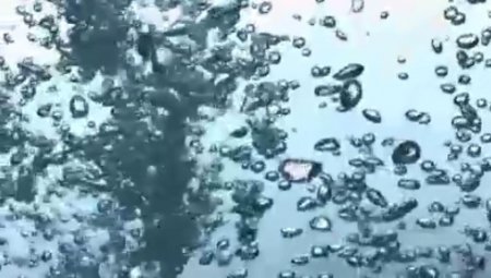 دانلود فوتیج slow motion حرکت حباب ها در آب