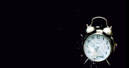 دانلود فوتیج slow motion شکسته شدن ساعت شماطه دار