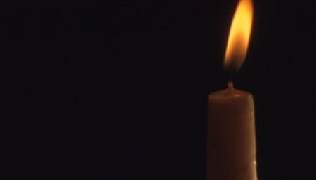 دانلود استوک فوتیج سوختن شمع متوسط