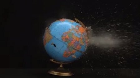 دانلود فوتیج slow motion  انفجار کره زمین Globe Explosion