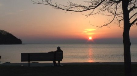 دانلود فوتیج مردی در حال تماشای غروب آفتاب Sunset  Watching