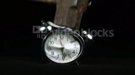 دانلود فوتیج خرد کردن ساعت به صورت slow motion